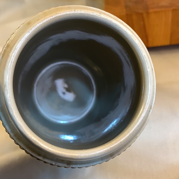 Handmade vintage beer/beir stein w/lid in EC - Picture 13 of 16